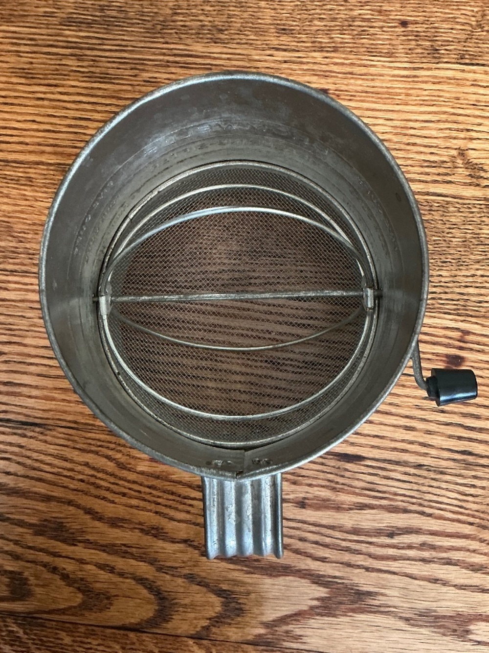 Vintage Bromwell 5 Cup Flour Sifter Measuring Kitchen Tool Metal USA - Picture 5 of 10